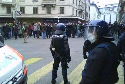 La police disperse une manifestation d altermondialistes à Davos